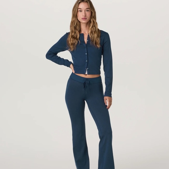 Vuori Women's Blue Cowl Neck Sweater - Picture 13 of 14